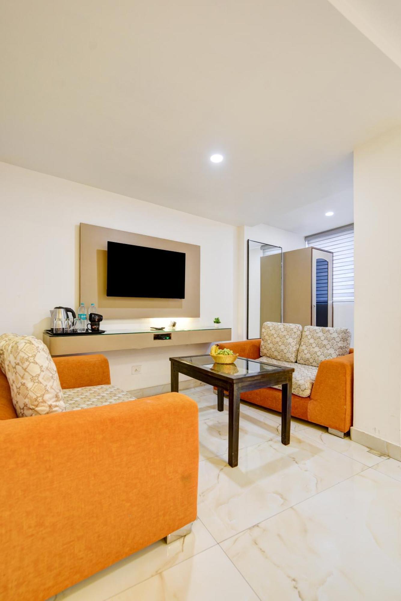 Hotel Krishna - By Rcg Hotels, Centrally Located, Nueva Delhi Exterior foto