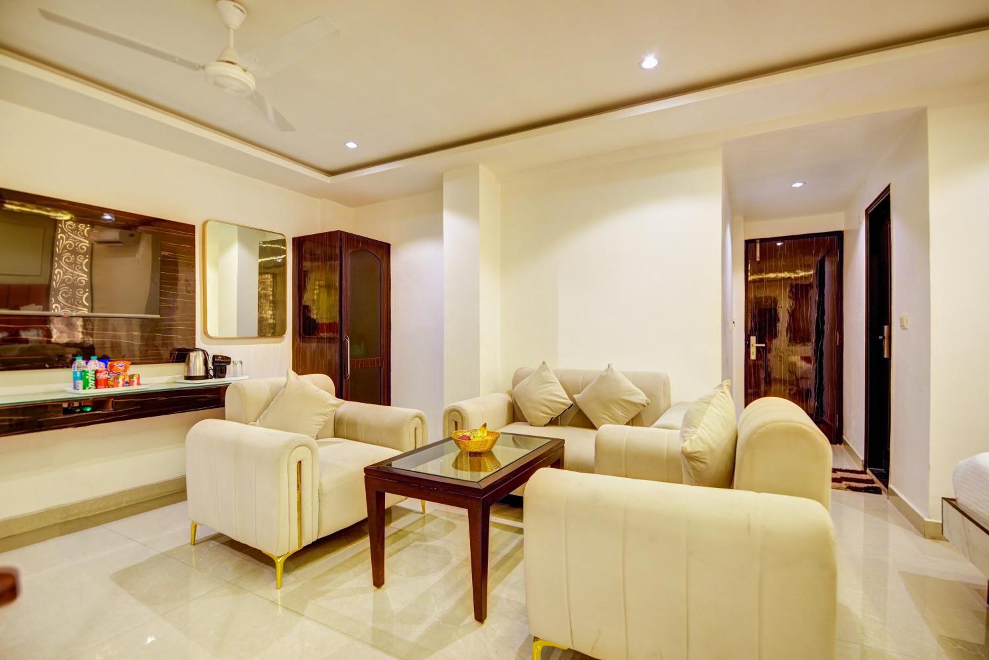 Hotel Krishna - By Rcg Hotels, Centrally Located, Nueva Delhi Exterior foto