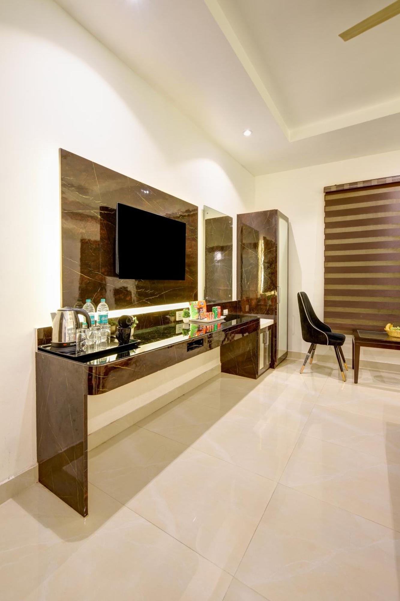 Hotel Krishna - By Rcg Hotels, Centrally Located, Nueva Delhi Exterior foto