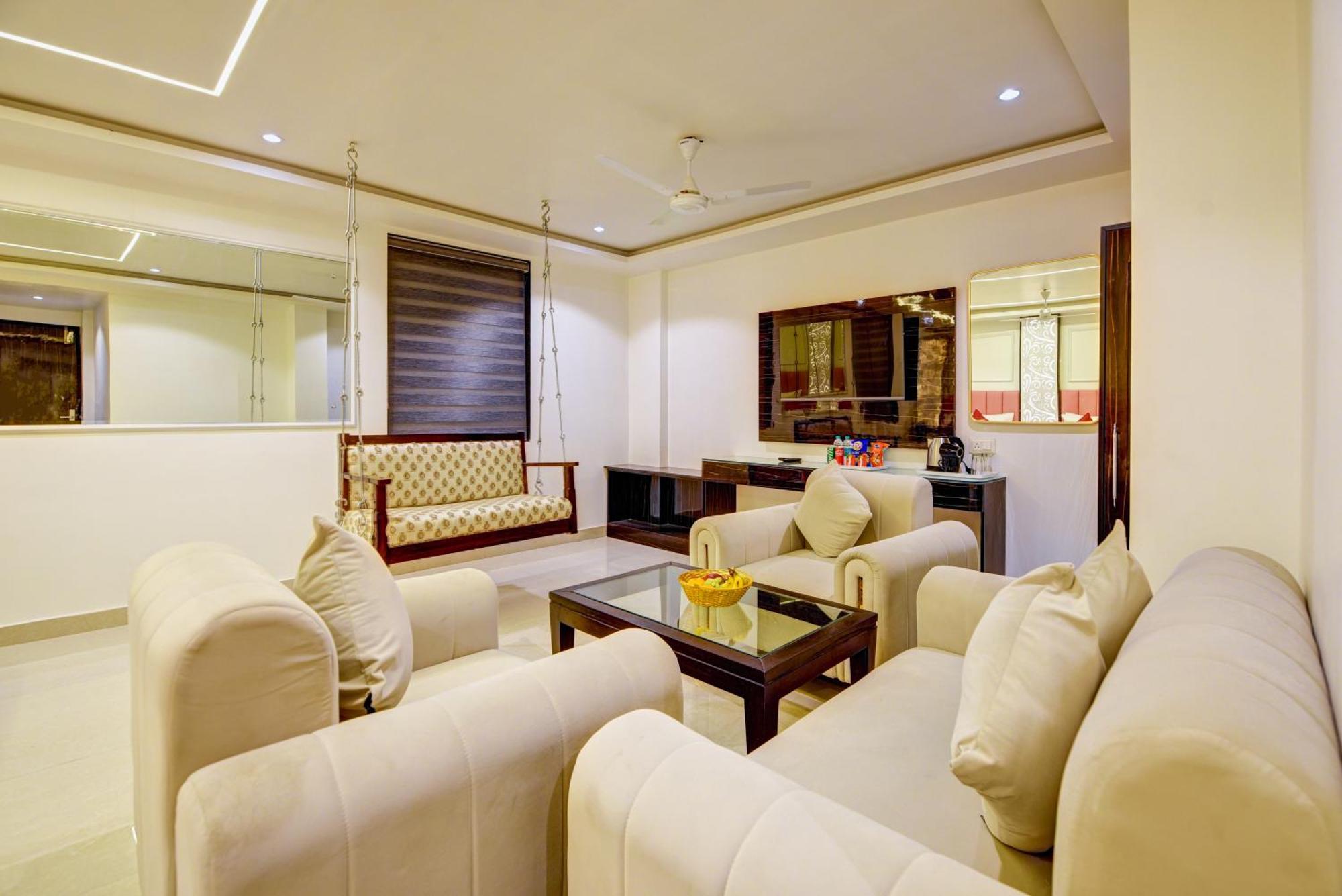 Hotel Krishna - By Rcg Hotels, Centrally Located, Nueva Delhi Exterior foto